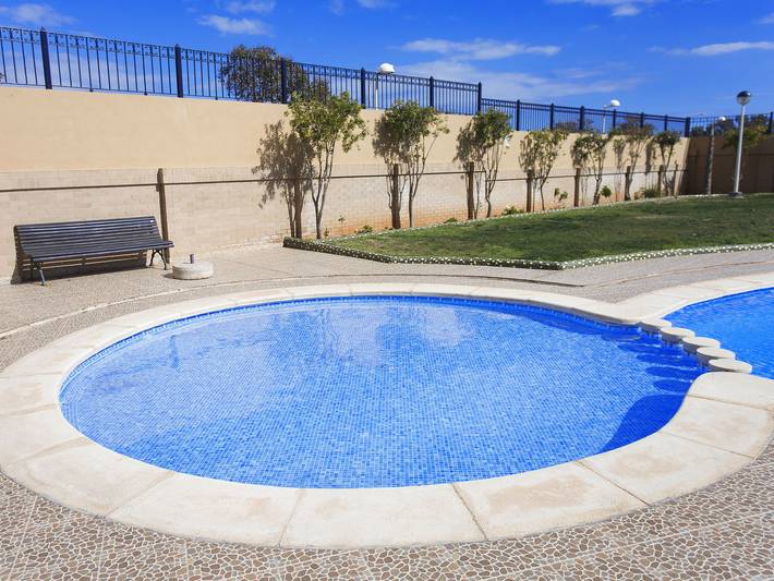 Ferienwohnung für 4 Personen, mit Kinderpool und Garten sowie Terrasse