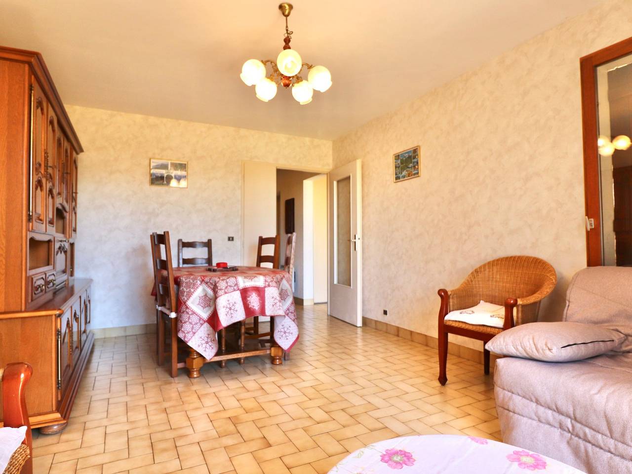 Entire apartment, Spacious Apartment with Private Garden and Parking in Quiet Area in Annecy-le-Vieux, Annecy (commune)