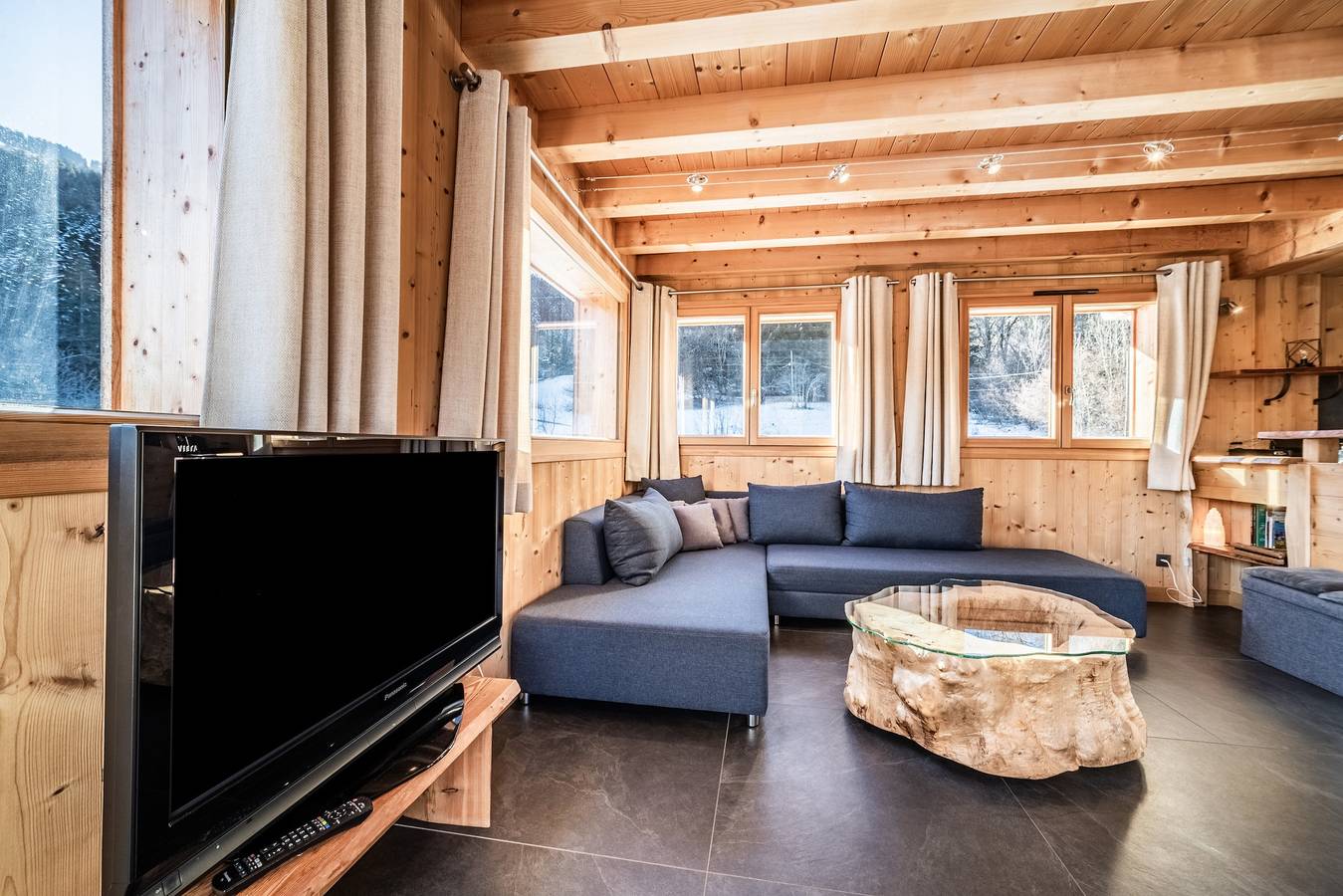 Chalet 'Le Mas Devant' with Mountain View, Private Terrace and Wi-Fi in Station de Morillon, Grand Massif