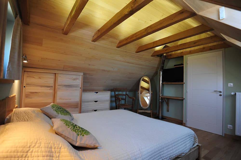 Gîte entierement renové aux portes de l'Aubrac avec vue sur la vallée du Lot in Castelnau-de-Mandailles, Parc naturel régional de l'Aubrac