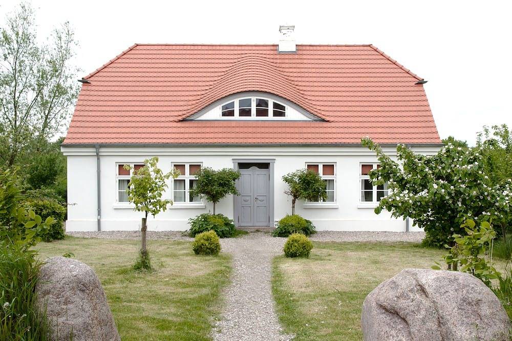 Ganze Wohnung, Schöne Ferienwohnung auf großem Naturgrundstück direkt an der Ostsee in Wohlenberg, Klütz