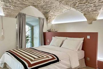 Gîte pour 2 personnes, avec terrasse et jardin dans Arenes De Nimes