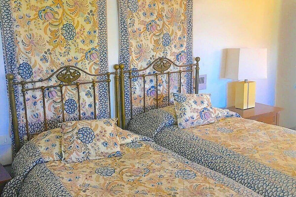 Mare degli Angeli, Splendid Mediterranean Seaside Villa, Gardens, Pool, Almost Heaven in Ansedonia, Orbetello