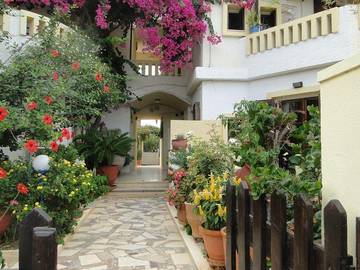 Cottage pour 3 personnes, avec vue ainsi que balcon et jardin dans Milatos Beach