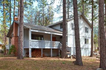 Log Cabin for 8 Guests in Wawona, Mariposa County, Picture 4