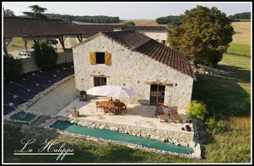 Gîte pour 6 personnes, avec vue ainsi que piscine et jardin à Caussens