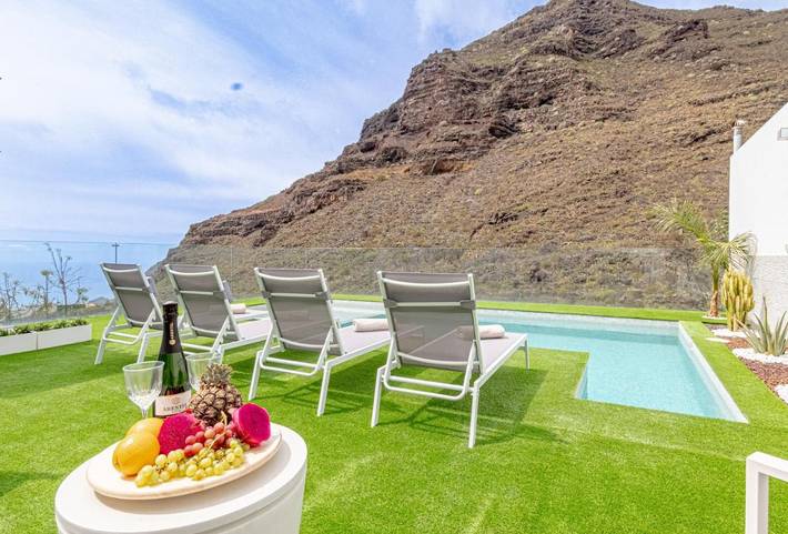 Gîte pour 6 personnes, avec Terrasse et Jardin ainsi que Piscine et Vue dans Tamaimo
