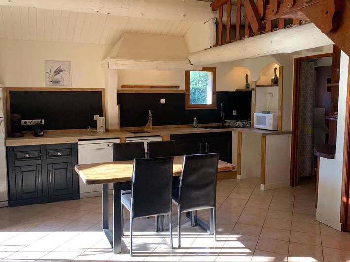 Location de vacances pour 4 personnes, avec terrasse ainsi que vue et piscine à Saint-Montan - 2