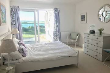 Holiday Home for 12 People in Rock, St Minver Lowlands, Photo 2