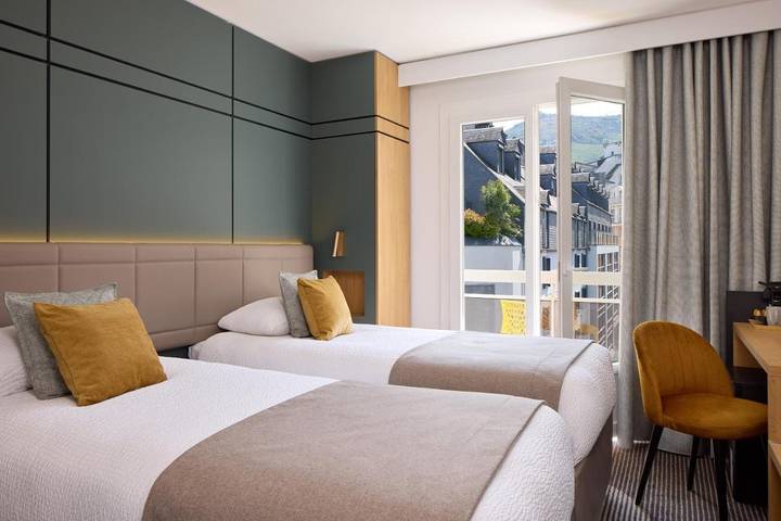 Hôtel pour 2 personnes, avec terrasse dans Grotte de Massabielle - 2