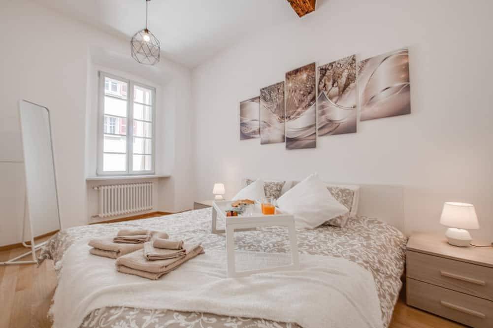Ganze Wohnung, Diese Wohnung, die in einem restaurierten ehemaligen Kloster im Herzen von Bellinzona liegt, bietet 6 Schlafplätze, kostenloses Wlan, aktives Netflix und alles, was Sie für einen unvergesslichen Urlaub benötigen.Die Wohnung verfügt über einen hellen in Bellinzona, Lepontinische Alpen