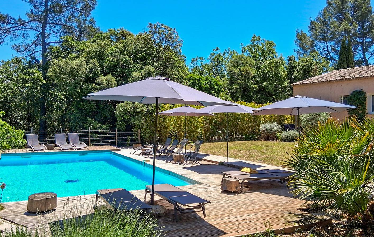 Apartamento de lujo con piscina, WiFi y aparcamiento en Besse-sur-Issole in Besse-sur-Issole, Región Brignoles