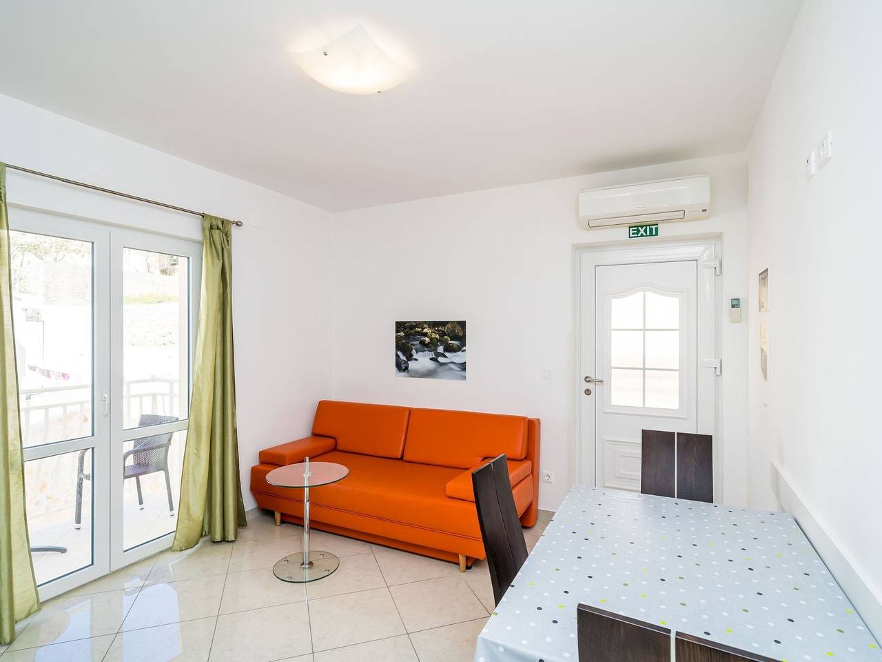 Ganze Wohnung, Villa Samba- Premium One-Bedroom Apartment with Balcony and Sea View in Plat, Dubrovnik-Neretva