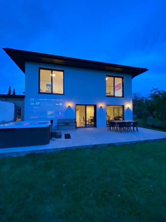 Luxus-Anwesen mit Charme - ganzes Haus mit Garten in Koblach, Bezirk Feldkirch