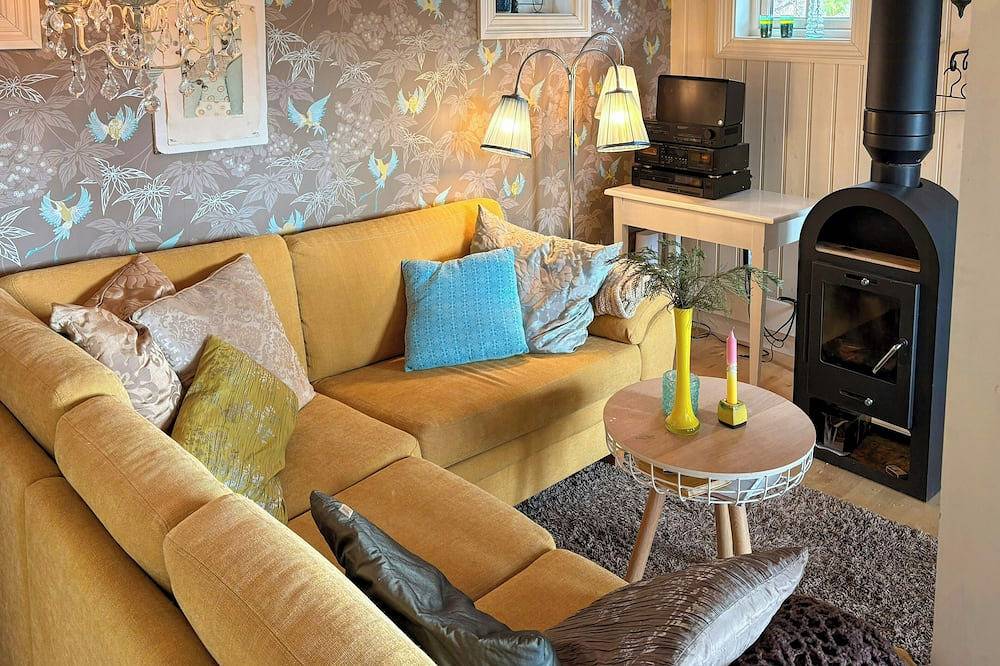 Einfamilienhaus mit privatem Bootsanleger in Homborsund in Grimstad