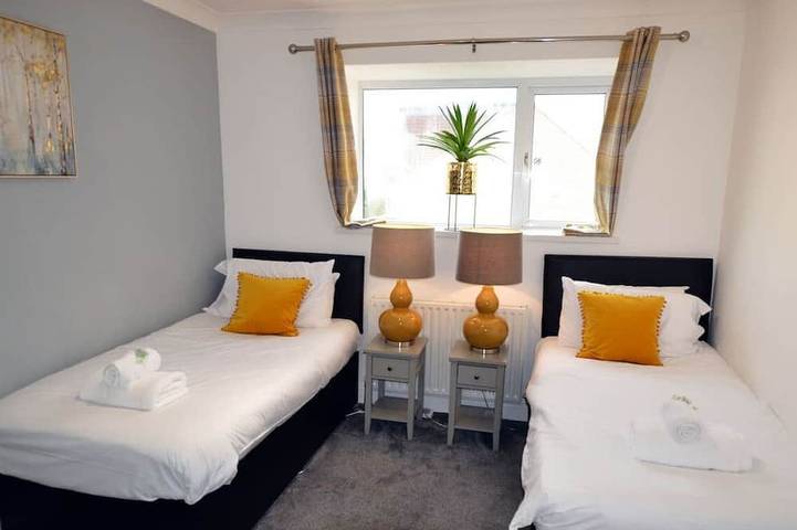 Entire apartment, Oak Tree Boutique 2 bed Apartment - Stayseekers in Salisbury, Wiltshire