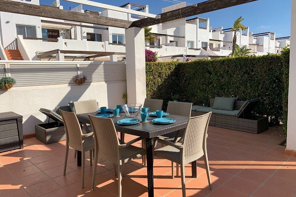 Entire apartment, A fresh modern apartment on a lovely garden with a shared pool in Condado de Alhama, Alhama de Murcia