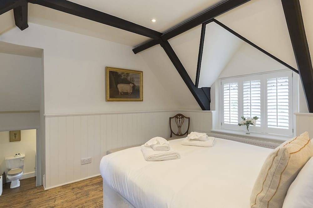 Castle Gatehouse -  a sudeley castle cottage that sleeps 4 guests  in 2 bedrooms in Winchcombe, Gloucestershire