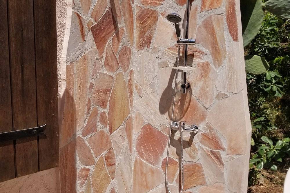 Santa Giulia Mini Villa vue mer 500 m. Plage Accès à Pied - Climatisation in Santa Giulia, Porto Vecchio