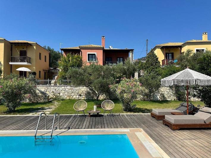 Ferienwohnung für 3 Personen, mit Balkon und Terrasse sowie Garten und Pool