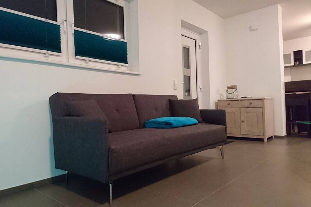 Ganze Wohnung, Moderne & komfortable Ferienwhg. mit eigenem Eingang, gr. Terrasse & eigenem Pp in Kandern, Südschwarzwald