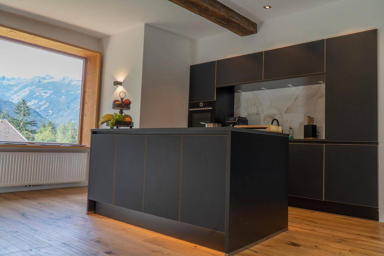 Chalet Schmelz Huette mit Sauna und Garten in Kreuzeckgruppe, Flattach