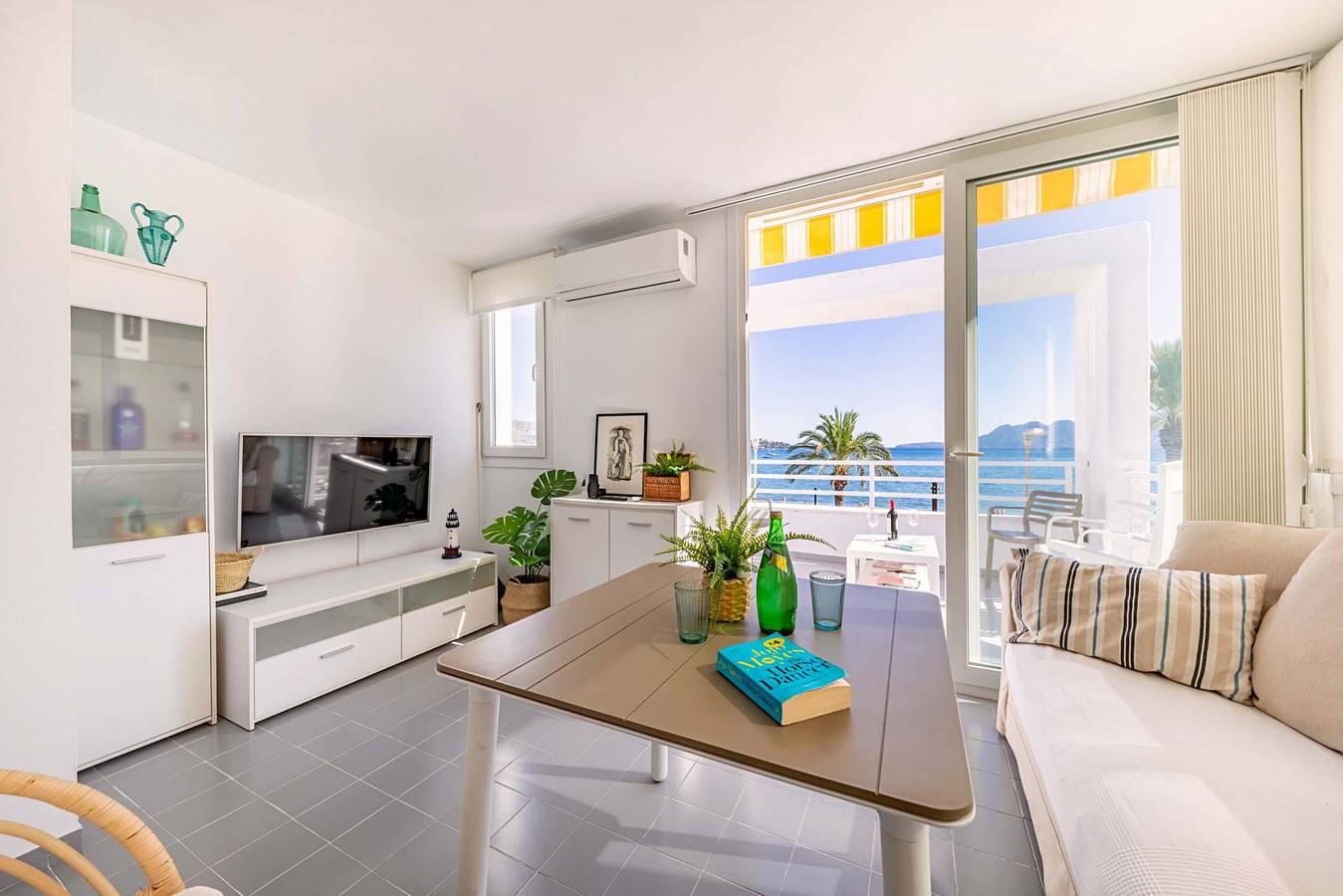 Apartamento entero, Beachfront Apartment Sivella Ii by Sealand Villas in Puerto de Pollensa, Pollença
