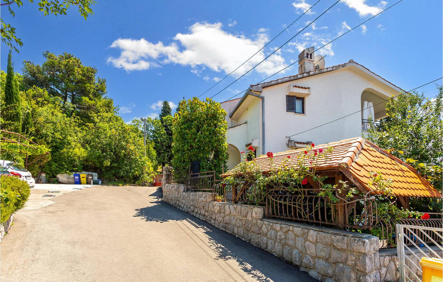 Ganze Ferienwohnung, Gemütliche Unterkunft, 2,5 km vom Strand entfernt: WLAN, Klimaanlage, Terrasse, Parkplatz und Waschmaschine! in Omisalj, Krk