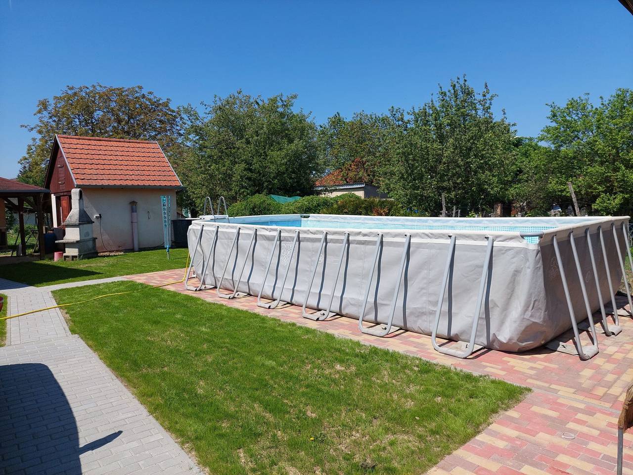 Schönes Ferienhaus mit sehr großem Pool in Balatonbereny, Plattensee Südufer