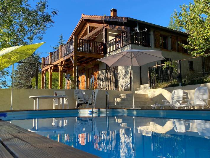 Gîte pour 7 personnes, avec piscine à Varen