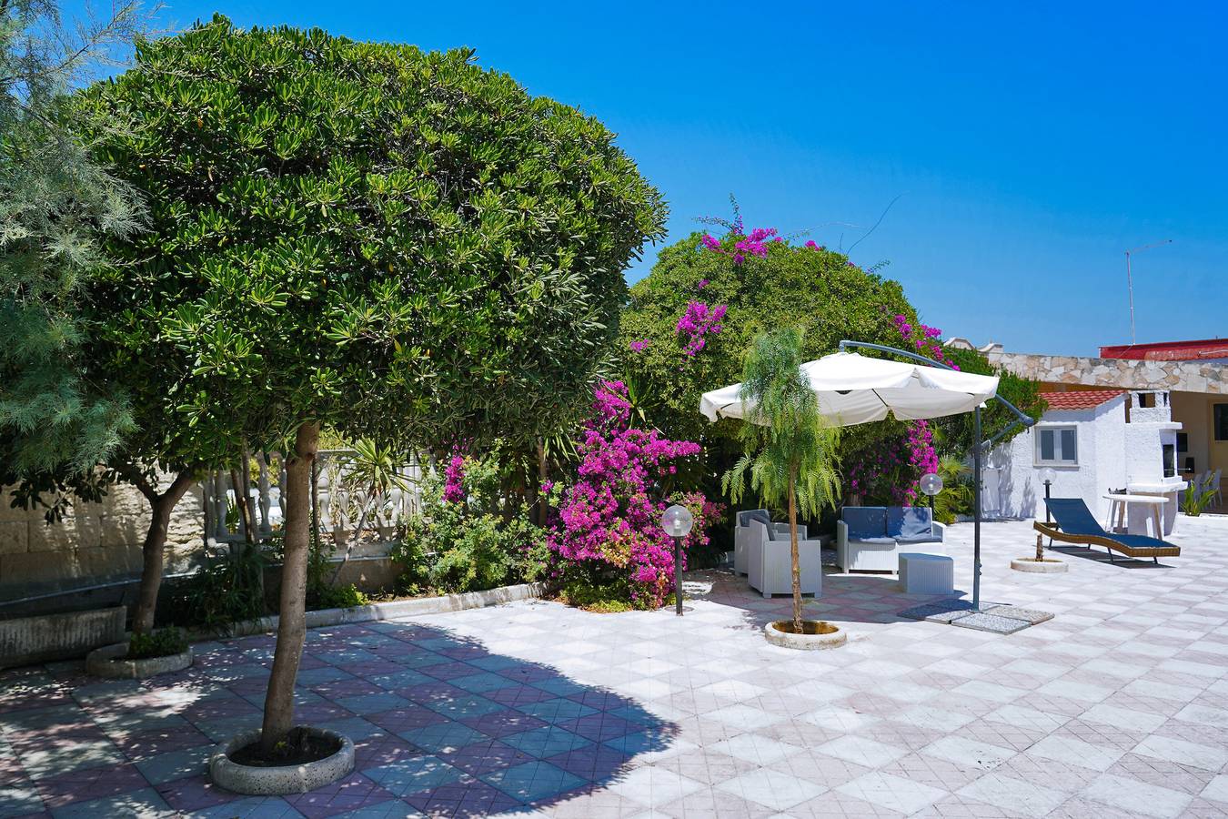 Villa Luciana avec vue sur la mer, terrasse privée et climatisation in Specchiarica, Manduria