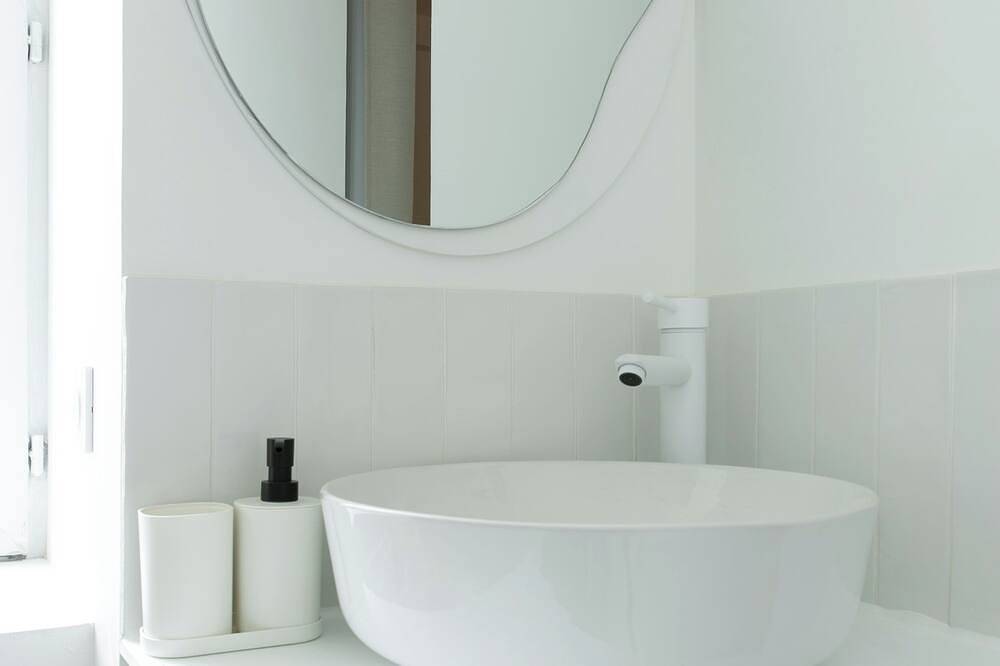 Entire apartment, Studio by the Loire - Near center and airport in Nantes, Nantes region