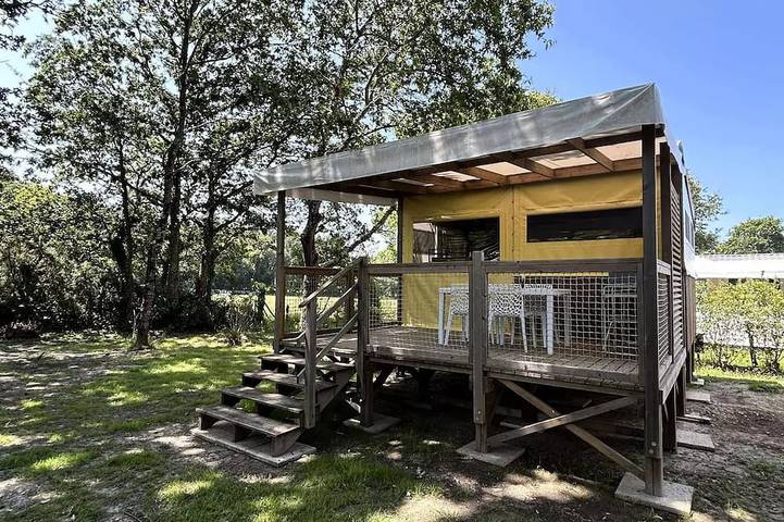 Gîte pour 2 personnes, avec terrasse et piscine