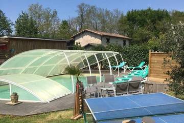 Location de vacances pour 11 personnes, avec balcon et piscine à Belin-Béliet