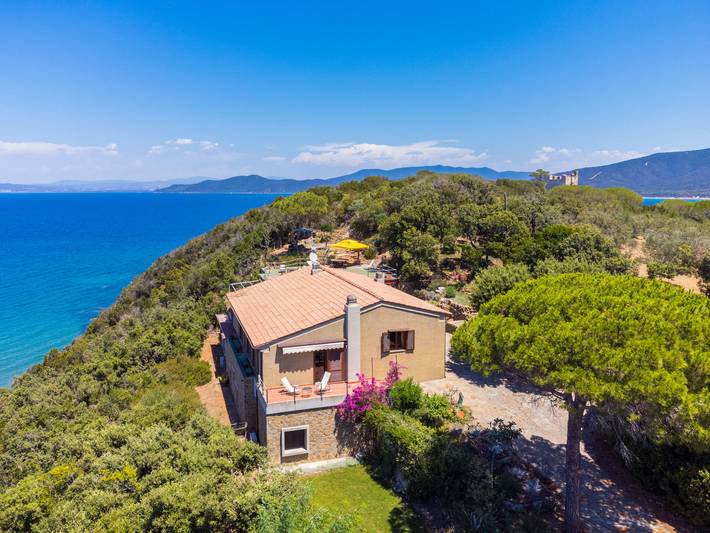 Casa vacanza per 10 persone, con Balcone e Terrazza nonché Giardino e Panorama a Punta Ala
