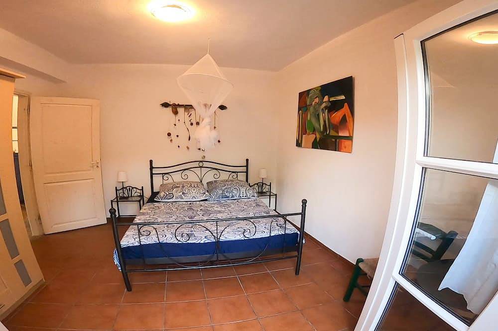 Villa-Hanni, traditionelles griechisches Ferienhaus mit Meerblick in Finikunda, in Finikounda, Messenien