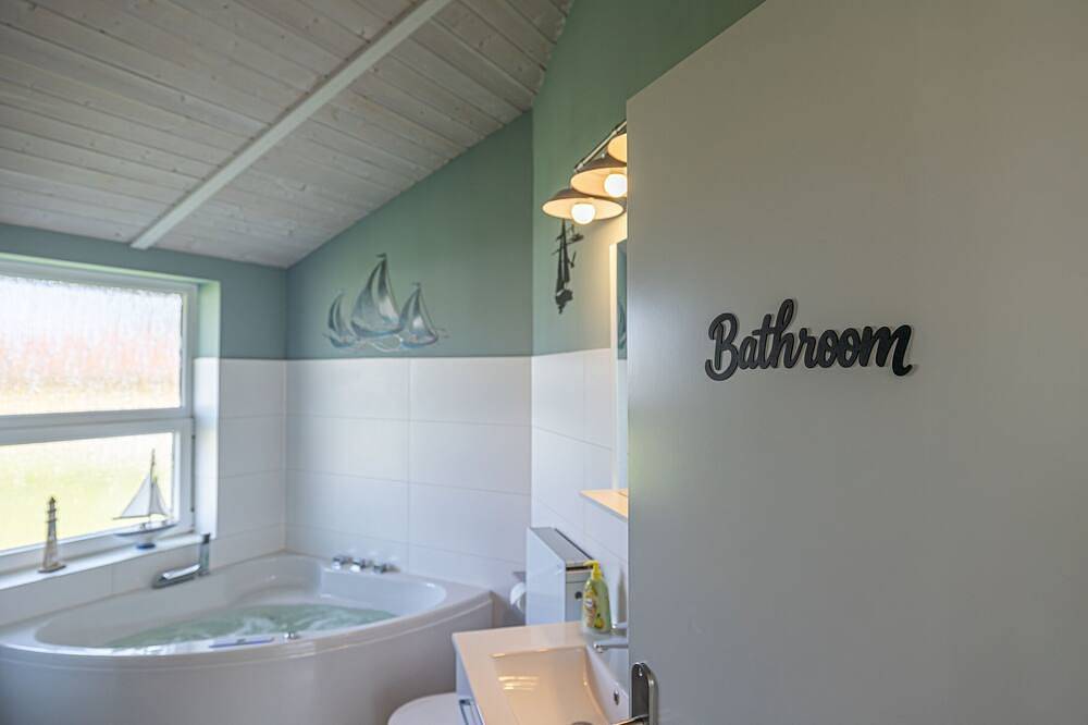 Baltic View - Sehr strandnahes Ferienhaus mit Whirlpool, Sauna inkl. Nebenkosten in Schönhagen, Brodersby