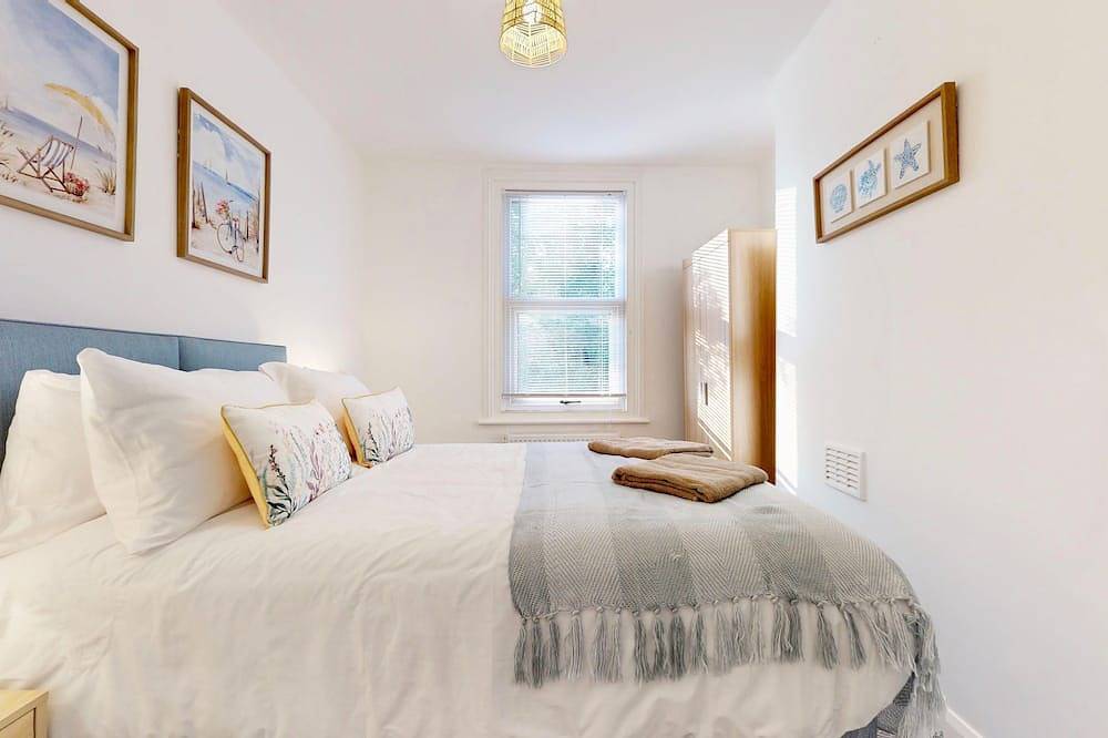 Bright and Central Victorian Home with Garden- New Staff Hired in Folkestone, Kent