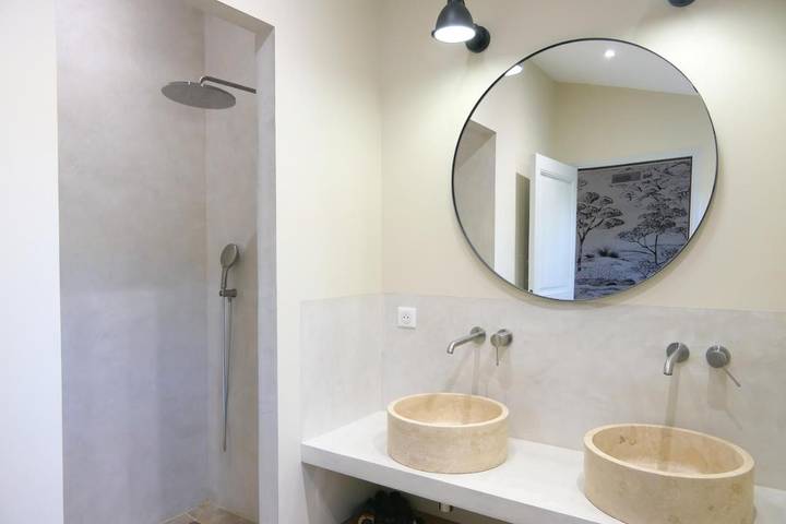 Location de vacances pour 13 personnes, avec vue ainsi que piscine et jardin à La Roque-sur-Pernes - 4