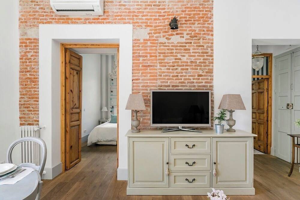 La casica de la Botica (6 Pax) Casa Santiago 19 in Alcalá de Henares, Madrid Province