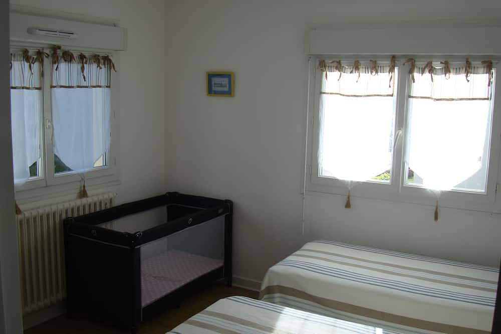 Appartement entier, Lumineux 70m² (4-6 p., 2ch), wi-fi, plage 350m, quartier calme, proche commerces in Saint-Malo, Région de Saint-Malo