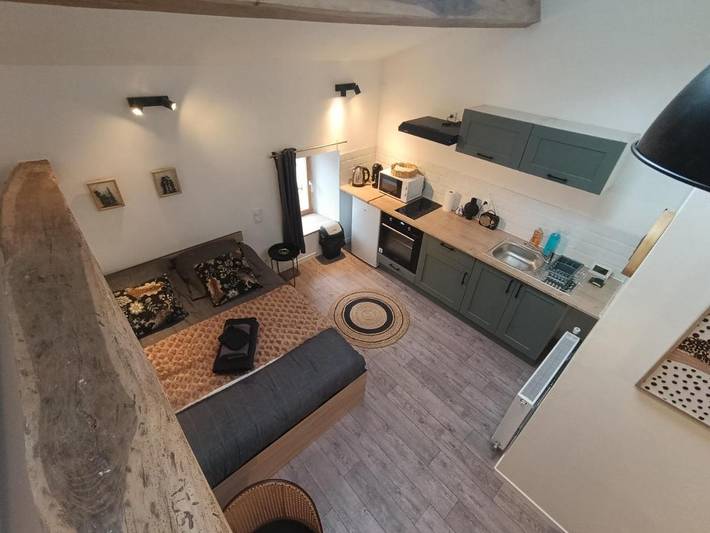 Gîte pour 2 personnes, avec terrasse et vue à Olliergues