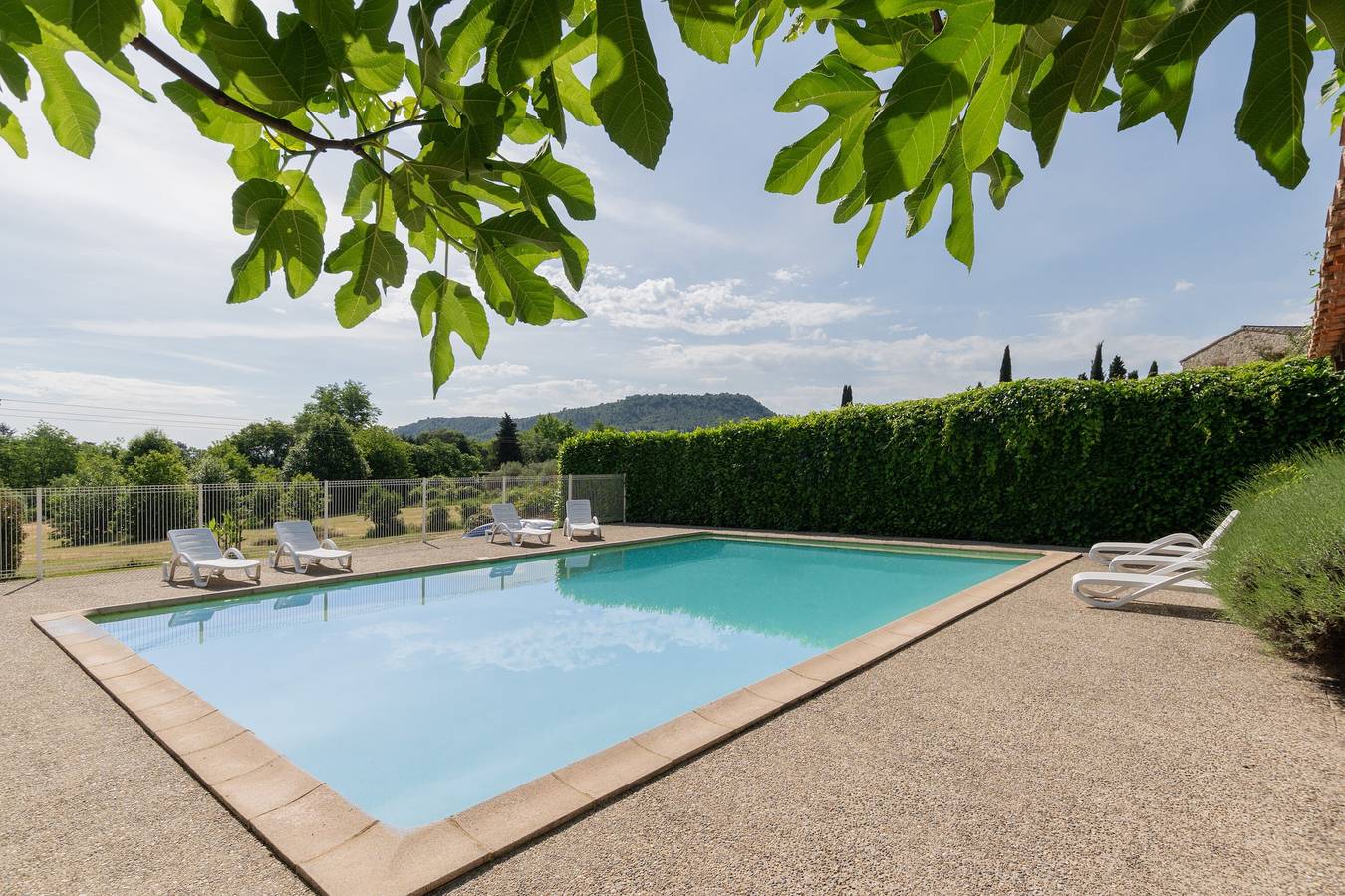 Maison 'Les Sources Gîte La Remise' avec piscine partagée, terrasse privée et climatisation in Chambonas, Parc naturel régional des Monts d'Ardèche