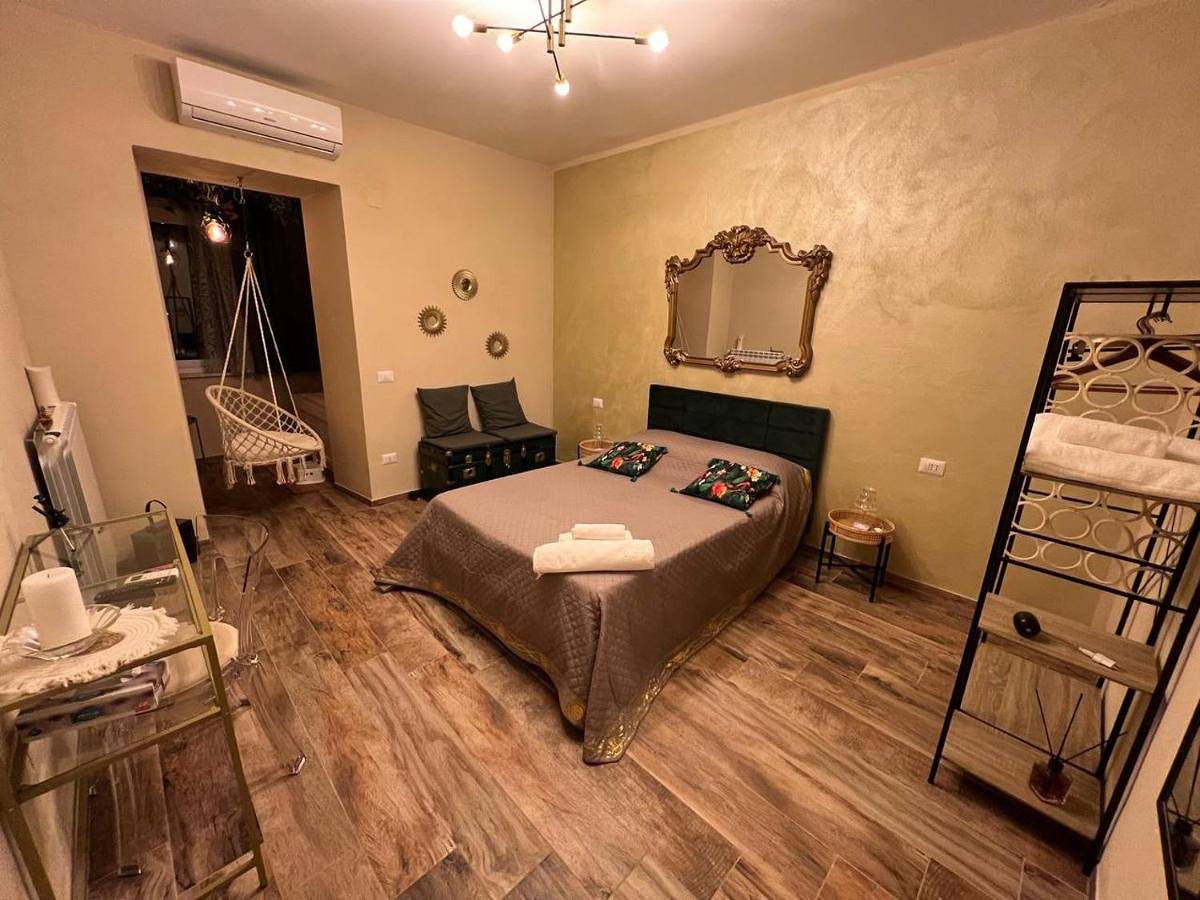 Large Double Room in Castellonorato, Formia