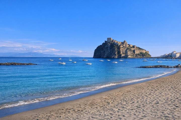 Appartamento per 4 persone, con balcone e panorama a Ischia Porto