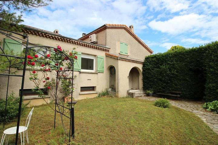 Location de vacances pour 6 personnes, avec jardin et vue ainsi que terrasse et piscine à Soyons - 3