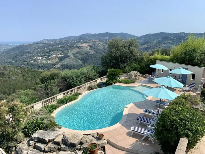 Chalet para 15 personas, con jardín además de piscina y vistas - 1