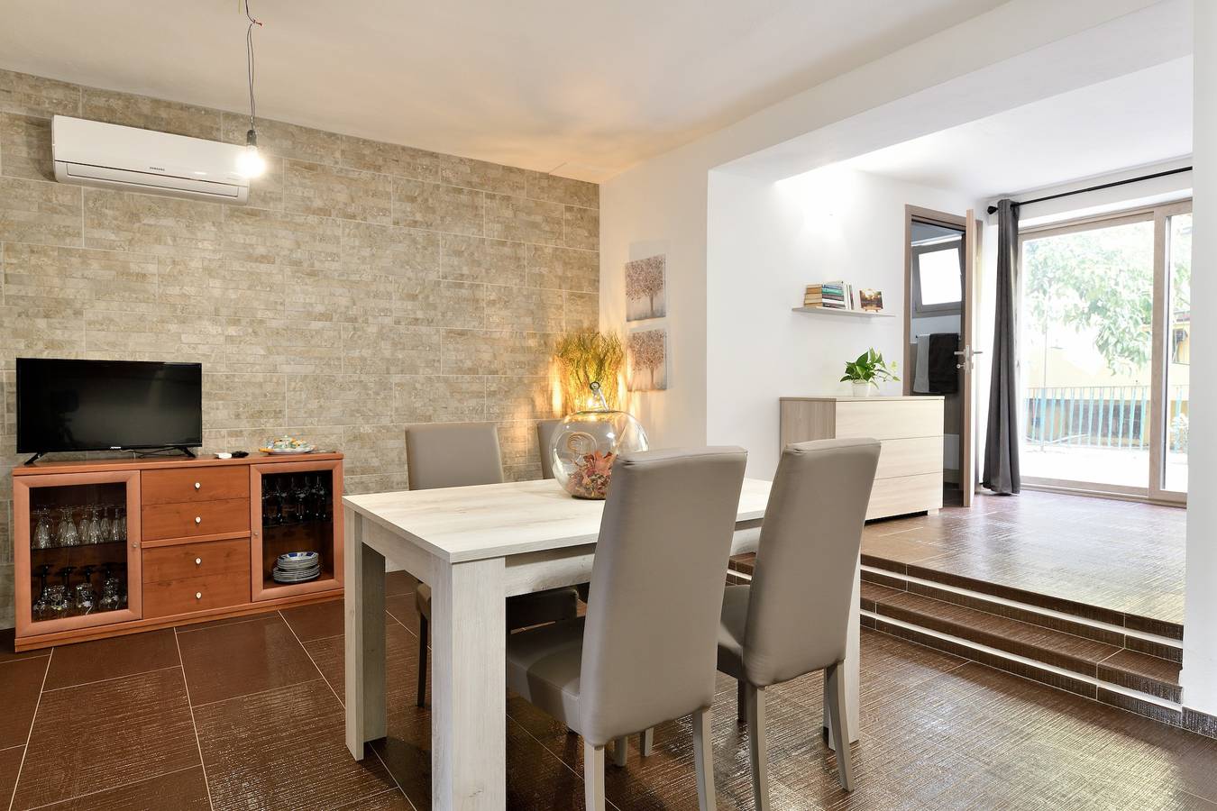 Appartamento intero, Appartamento "Damaria" con giardino in comune, aria condizionata e Wi-Fi in Loceri, Barbagia