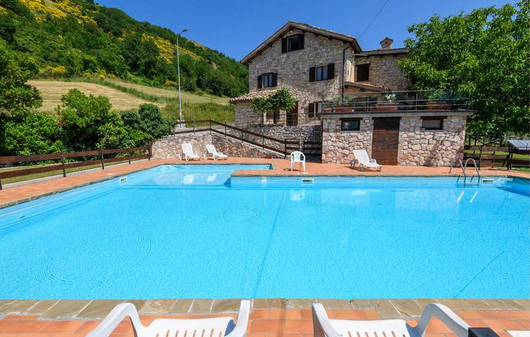 Appartamento intero, Appartamento vacanze per 6 persone con piscina in Montemonaco, Parco nazionale dei Monti Sibillini