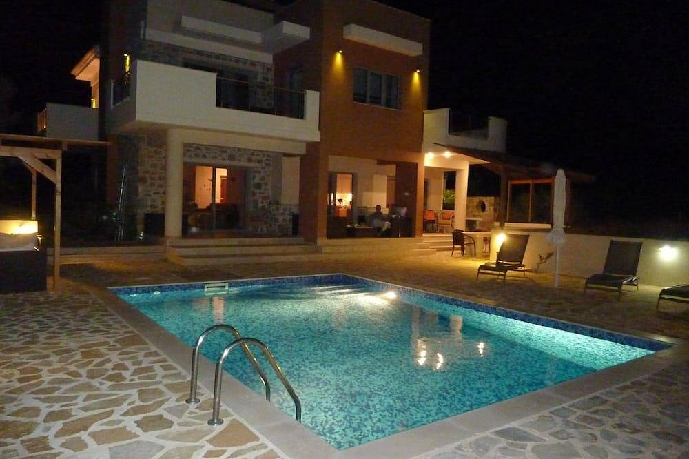 Verjongen familie en vrienden in Stunning Villa Estia - dicht bij het strand en taverna's. in Zuid-Kreta
